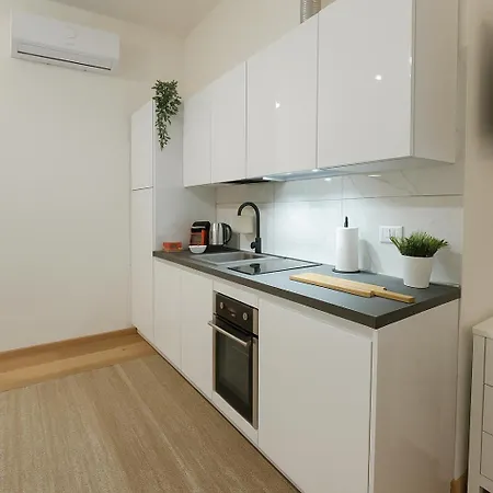 Centro - Design - Jr Con Terrazza - Ac - Wi Fi * Трієст